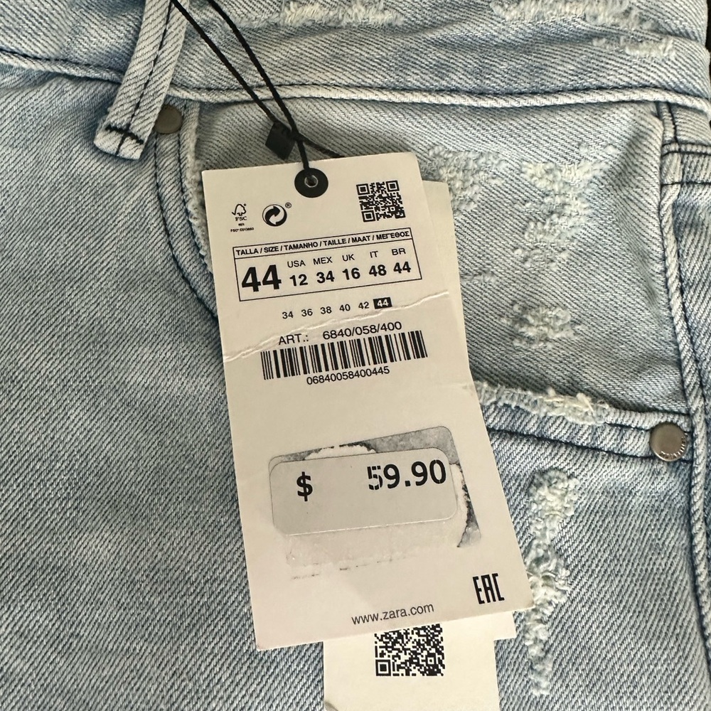 Zara Light Blue Distressed Women Jeans. Zara 6840/058